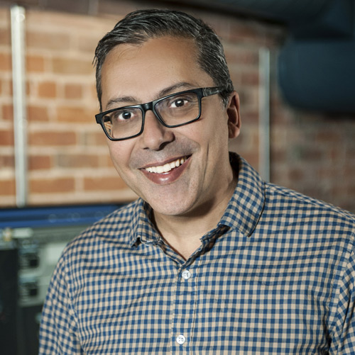 ROBERTO OLIVEIRA - CHIEF CREATIVE OFFICER